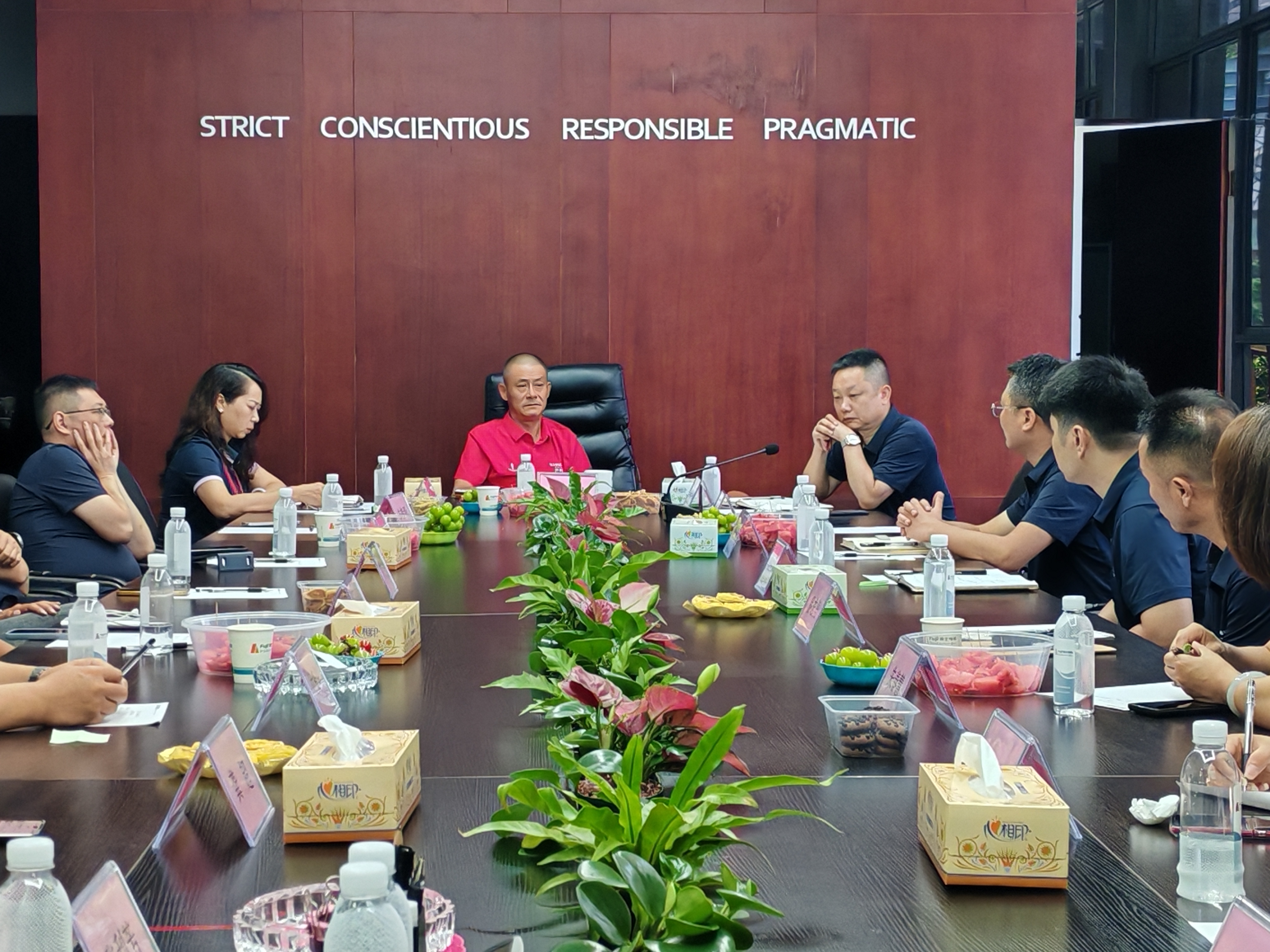 破局前行，聚力攻坚 | 爱游戏（中国）
年中总结规划会